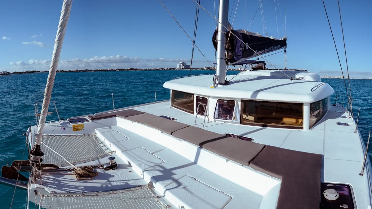 01-LORES-Cancun Sailing-Cavok-Proa-1